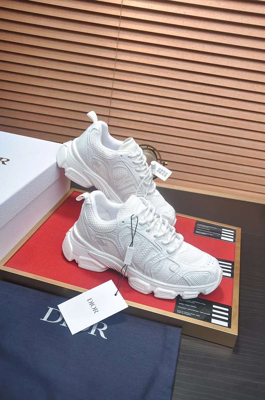 Men's shoes 💰: 640💶 (couples model) Brand: Dior (Dior) Standard code: Women's code 35-40. Men's code 38-44 (45 customized) Grade: Same as the official website Material: Top-quality original cowhide stitching Original wear-resistant and lightweight outsole Style category: Fashionable casual shoes Distinguished luxury brand elements top luxury Color: Actual picture color